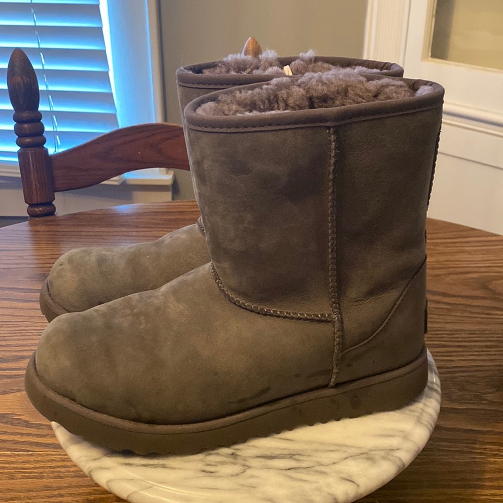 UGGs SIZE:5